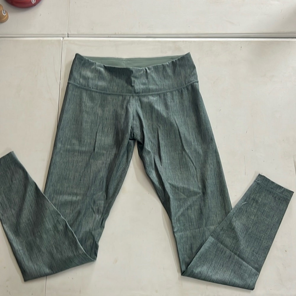 Lululemon bluey green legging size 8